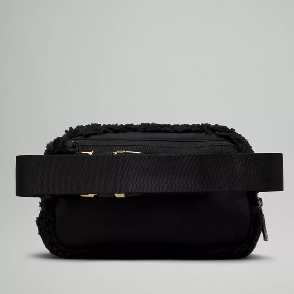Lululemon Everywhere Belt Bag 1L Fleece - Picture 7 of 10